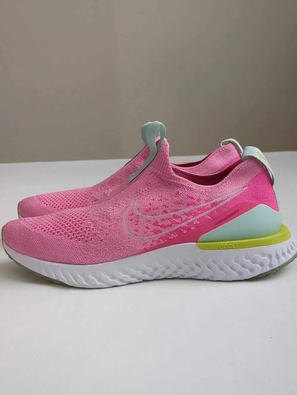 Nike Women's Epic Phantom React Flyknit Psychic Pink Shoes Sz 9